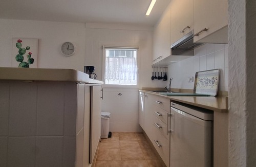 Empuriabrava Apartment | Clean, well-kept apartment on the beach, wifi, air conditioning. Ground floor, up to 4 persons