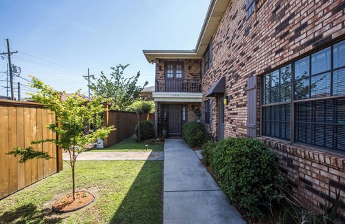 Bucktown Apartment | Clean, Well Kept Apartment