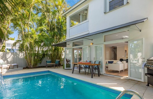 White St. Gallery House | CLEAR SKIES ~ Well Appointed 3 Bedroom, 2 Bath Home with Pool!