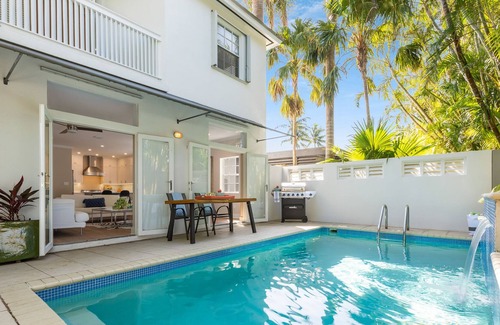White St. Gallery House | CLEAR SKIES ~ Well Appointed 3 Bedroom, 2 Bath Home with Pool!