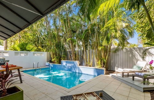 White St. Gallery House | CLEAR SKIES ~ Well Appointed 3 Bedroom, 2 Bath Home with Pool!