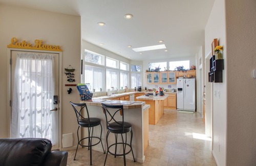 Clear Lake House | Clearlake Oaks Home w/Game Room, Dock & Deck