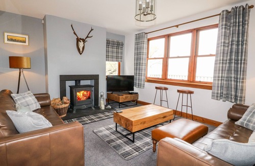 Lochailort Cottage | CLEARWATER HOUSE, family friendly, with open fire in Glenuig
