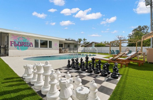Clearwater House | Clearwater ICONIC HeatedPool+MiniGolf Sleeps 11