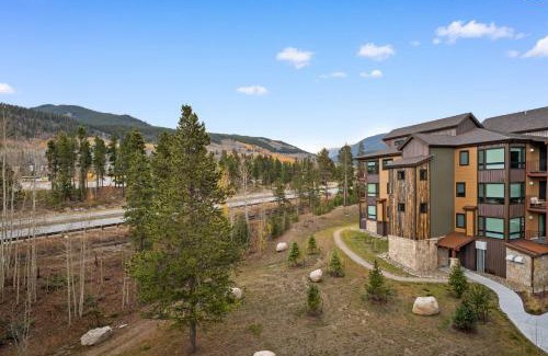 Lakeside Village Apartment | Clearwater Lofts 302 Building 1 by Summit County Mountain Retreats