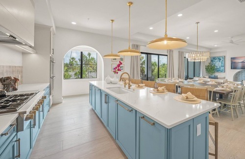 Bay Esplanade House | Clearwater Luxury-Resort Pool/Spa/Slide-Bay/Gulf Views-Bike to Beach/Village