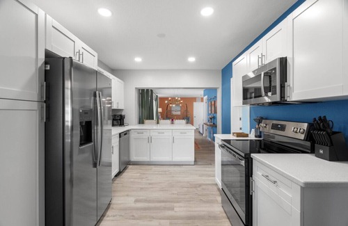 Clearwater House | Clearwater Pickleball+Heated Pool+MiniGolf Oasis