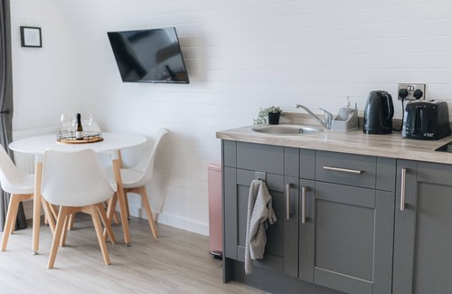 New Moat Cabin | Cleddau - Glamping Pod with Hot Tub Sleeping up to 4 Guests