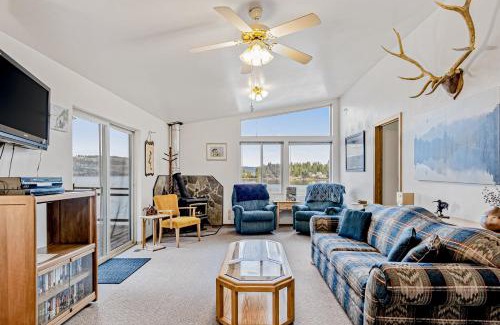 Worley House | Cleland Bay Waterfront Cabin
