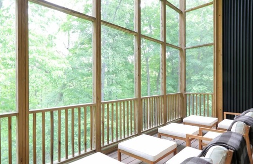 Hankins Cabin | Clementine Creekhouse Retreat in Hankins
