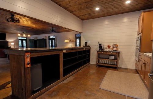 Central Cabin | Clemson Game Day Lake House Retreat 5 min to Clemson University