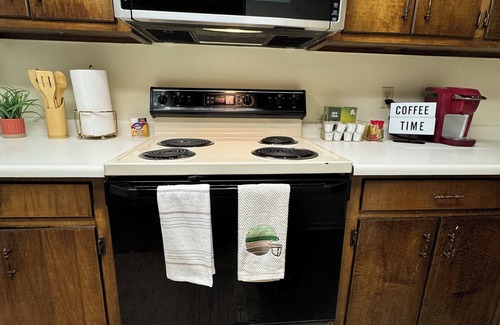 Pendleton Apartment | Clemson GAME DAY & Tailgates + Lake Life – 2BR Townhome Stay