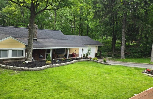 Oakwood Village House | Cleveland MGM Blossom 3 Bed 1 B