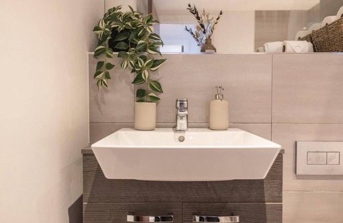Gay Village Apartment | Clickcleanstays - 1bed Smarttv Fast Wifi in City Centre Close To Bullring
