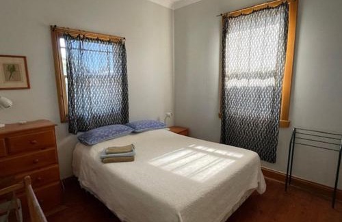 Noraville House | Cliff Cottage - Noraville