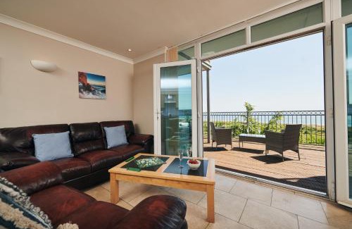 Pendine Apartment | Cliff Haven- Spectacular sea views from balcony, pets go FREE