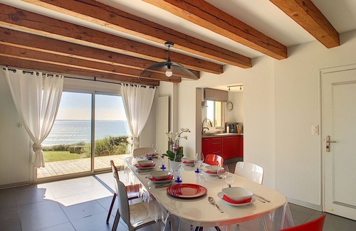 Pentrez House | Cliff house in Pentrez (Sea View)
