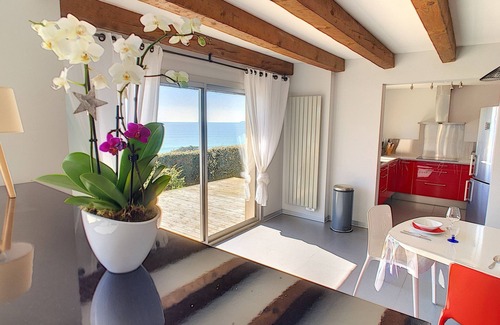 Pentrez House | Cliff house in Pentrez (Sea View)