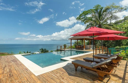 Tango Mar House | Cliff House with Private Infinity Pool. 3 Minute Walk to the Beach.