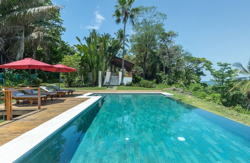 Tango Mar House | Cliff House with Private Infinity Pool. 3 Minute Walk to the Beach.