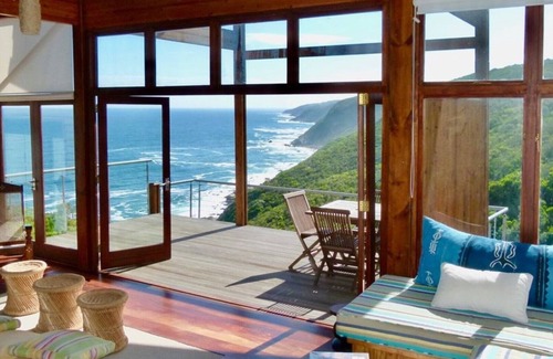 Victoria Bay Villa | Cliff Top House No.24 (Sleeps 6. 3 Bedrooms)