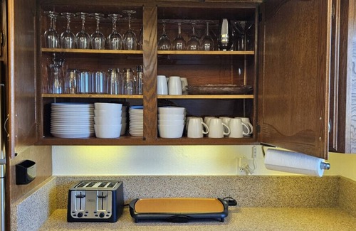 Page House | Cliff Views, Hot Tub, Kayaks, Boat Parking, SUPs, Pool Table, Fire Pit, Golf, Air Hockey, Ping Pong