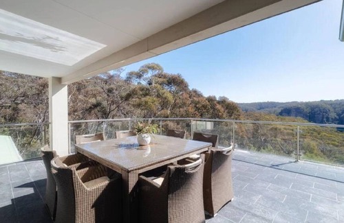 Katoomba House | Cliffnest House with 180 deg escarpment views