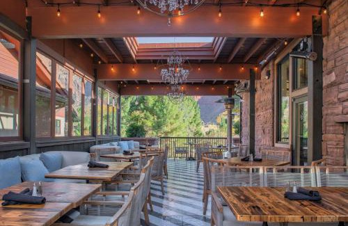 Zion National Park South Entrance Hotel | Cliffrose Springdale, Curio Collection By Hilton