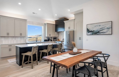 Toquerville House | Cliffside Modern Villa ~ Hot Tub/Stunning Views