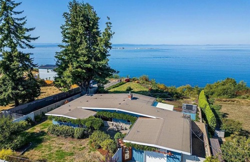 Port Angeles East House | Cliffside Rest, w/Oceanfront Views near Olympic National Park + Jacuzzi & Grill
