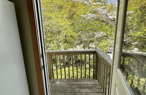 Colington Apartment | Cliffside Retreat: On Roanoke Sound