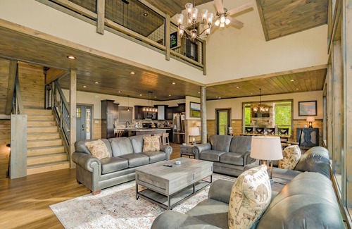 Gatlinburg - Pigeon Forge Cabin | Cliffside Scenic Splendor: Indoor Pool, Mtn Views, Theater, Games, Hot Tub, Wifi
