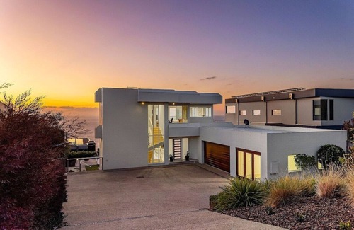 Mount Martha House | Clifftop Family Retreat | Views & Pool