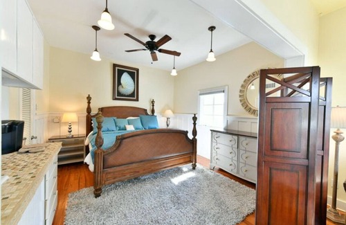 Stuart House | Clifton Guest and Fishing Lodge At Old Colorado Inn