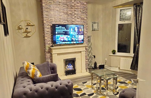 Preston House | Clifton House, for tourism, Contractors, Relocation, Free Parking, Free Wi-Fi