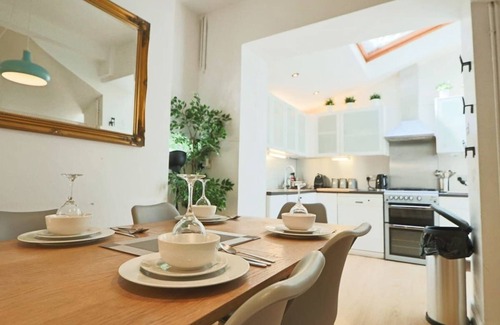 Clifton House | Clifton Townhouse - Hopewell