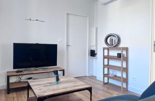 L'Hopital-le-Grand Apartment | Clim, TV LED, iMac - T2 design 1 à 4 pers équipé