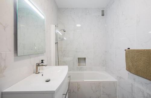 Quartier Exposition-Bajatiere Apartment | Climatisation 2P rénové 2 personnes très central