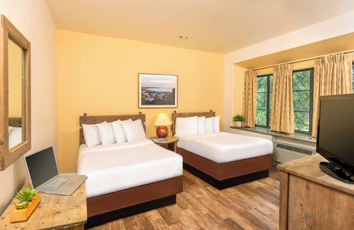 Downtown Ventura Hotel | Clocktower Inn Ventura