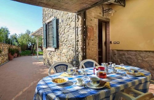 Cascine-La Croce Apartment | Clorinda, apartment, pool, WiFi. Walk to village.
