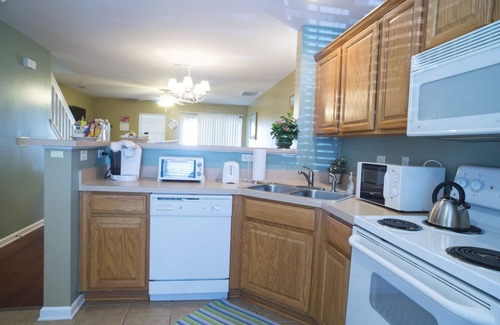 North Charleston House | CLOSE CONVENIENT Lovely Townhome 2bd/2.5baths. NEW Mattresses, Wifi TV, etc
