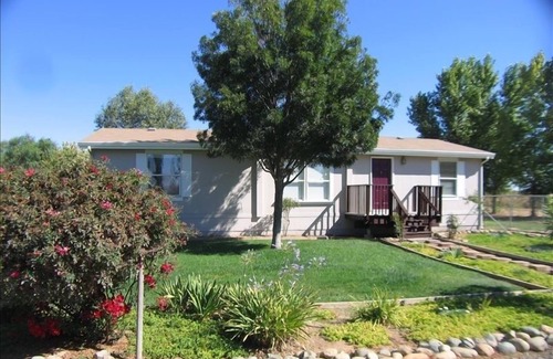 Davis House | Close in Quiet & Comfortable Home on 100+ Acres - Horse Ranch