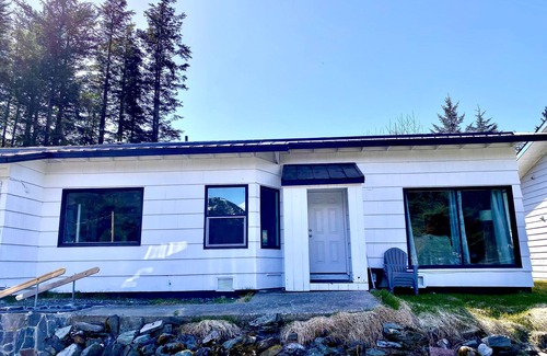 Juneau House | Close proximity to everything in Juneau! Newly remodeled house w 4Runner &Truck
