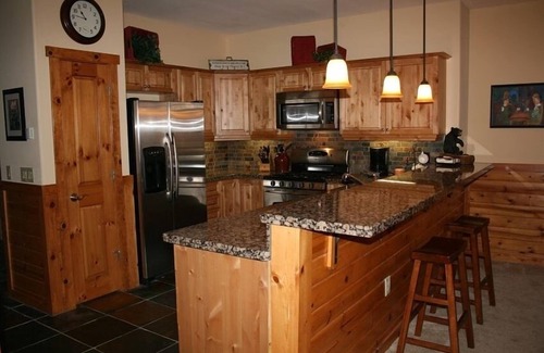 Truckee Condo | Close proximity to Squaw, Alpine, Northstar and Historic Downtown Truckee