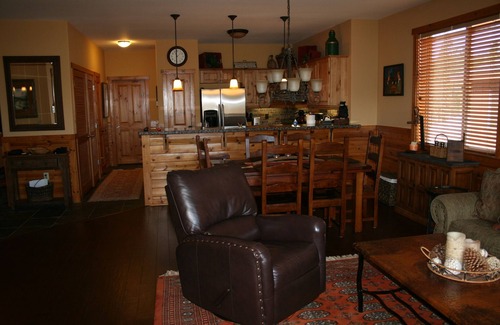 Truckee Condo | Close proximity to Squaw, Alpine, Northstar and Historic Downtown Truckee