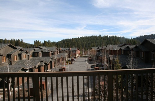 Truckee Condo | Close proximity to Squaw, Alpine, Northstar and Historic Downtown Truckee
