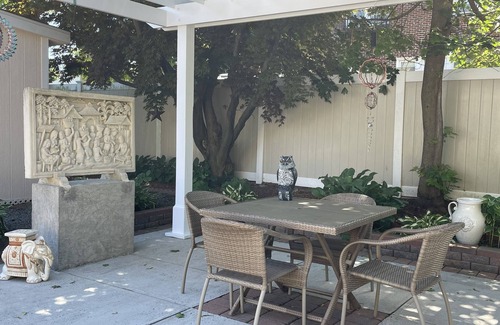 White Plains House | Close to a train, White Plains to NYC.