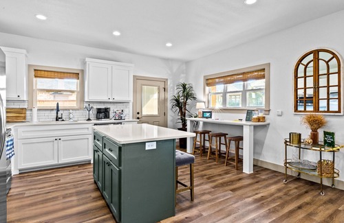 Abilene House | Close to ACU ~ Sleeps 8 ~ Summer Deals ~ Sparkling Clean ~ Pets OK ~ 5 Stars