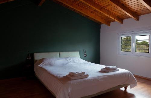 Nea Makri Villa | Close to Airport 5 Bedroom Villa by the Sea
