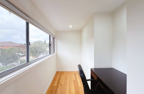 Craigieburn House | Close to Airport/TrainStation/Shopping/ParkSide/4B